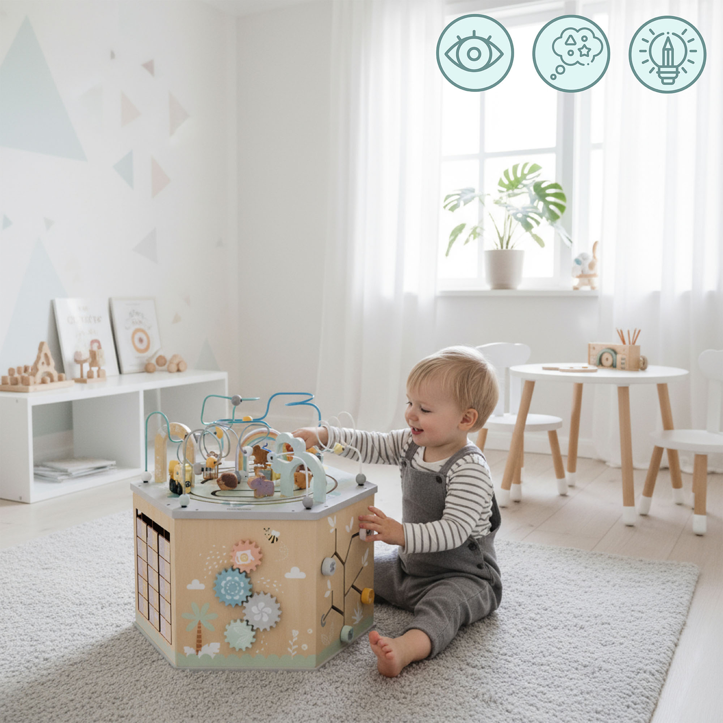 Stor træpædagogisk terning - et Montessori-legetøj med et magnetisk tog og motorløkker