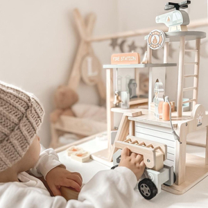 Brandstation i træ med tilbehør, brandvæsen