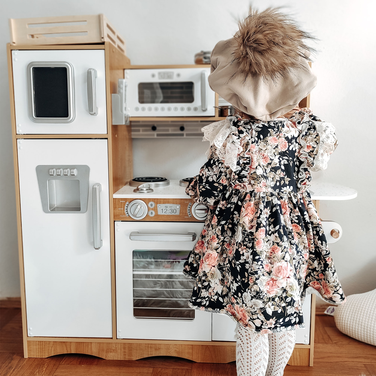 XXL-trækøkken med LED-belysning, forklæde og tilbehør