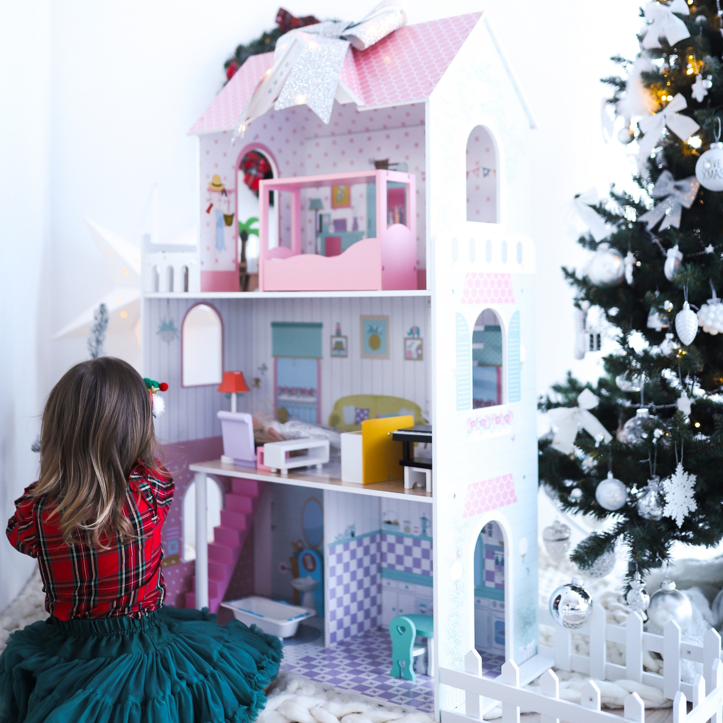 XXL Største dukkehus i træ - 123 cm - LED-belyst - terrasse, tilbehør, have