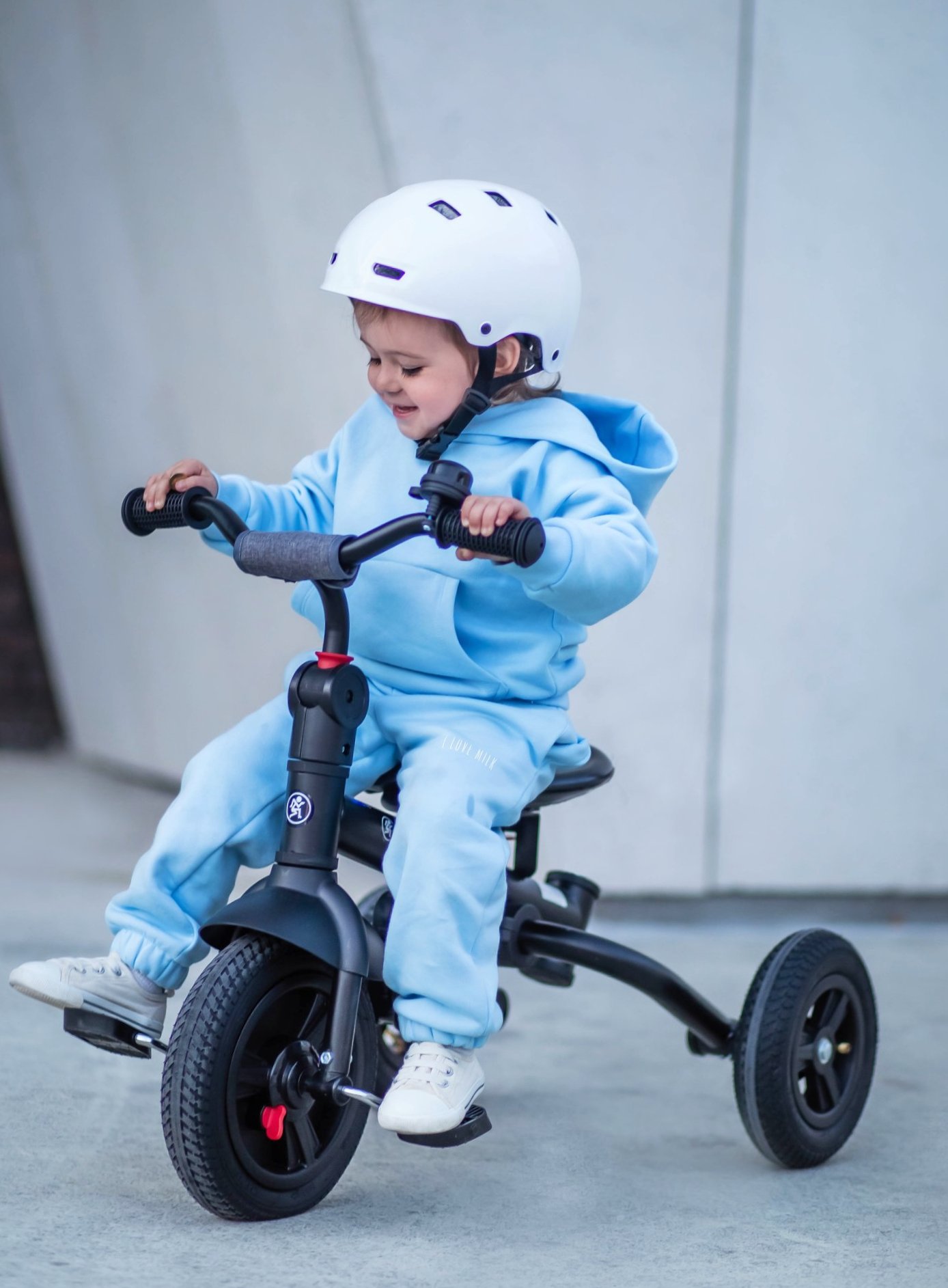 Tobi Velar trehjulet cykel + regnfolie - grå