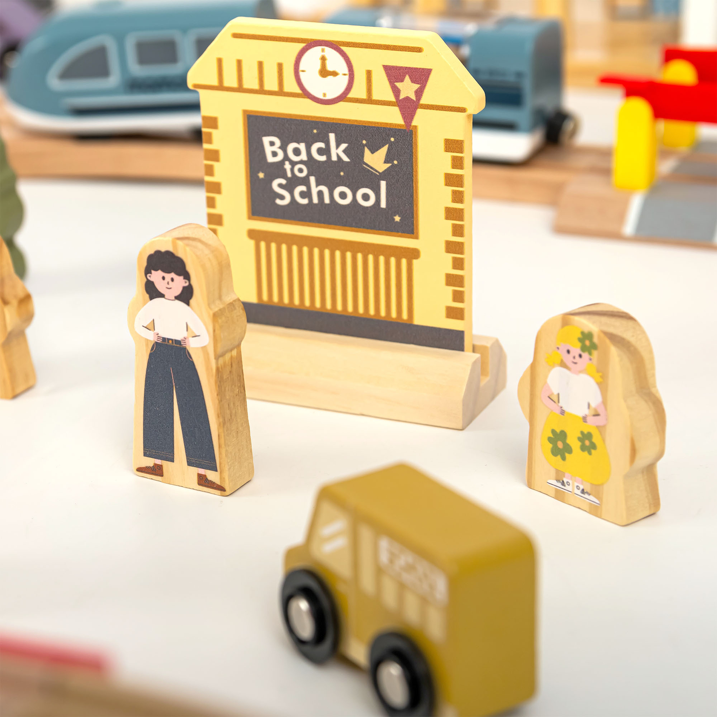 Træbane med elektrisk tog - flyttekran, skib, broer