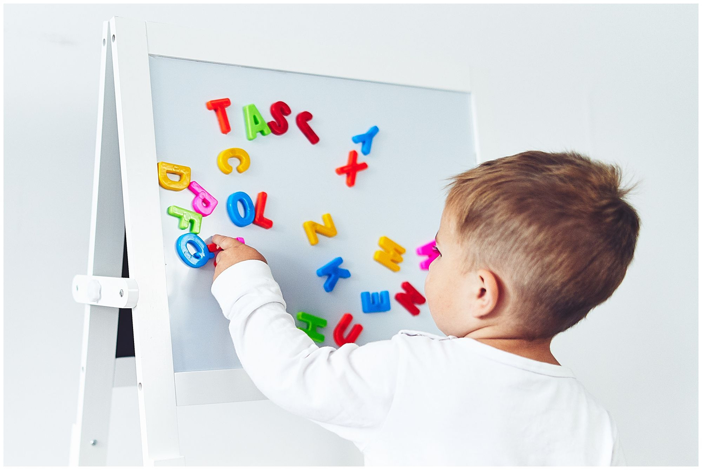 Pædagogisk dobbeltsidet tavle: magnetisk og kridttavle - tørt tørres af, træ, til børn, sammenklappelig