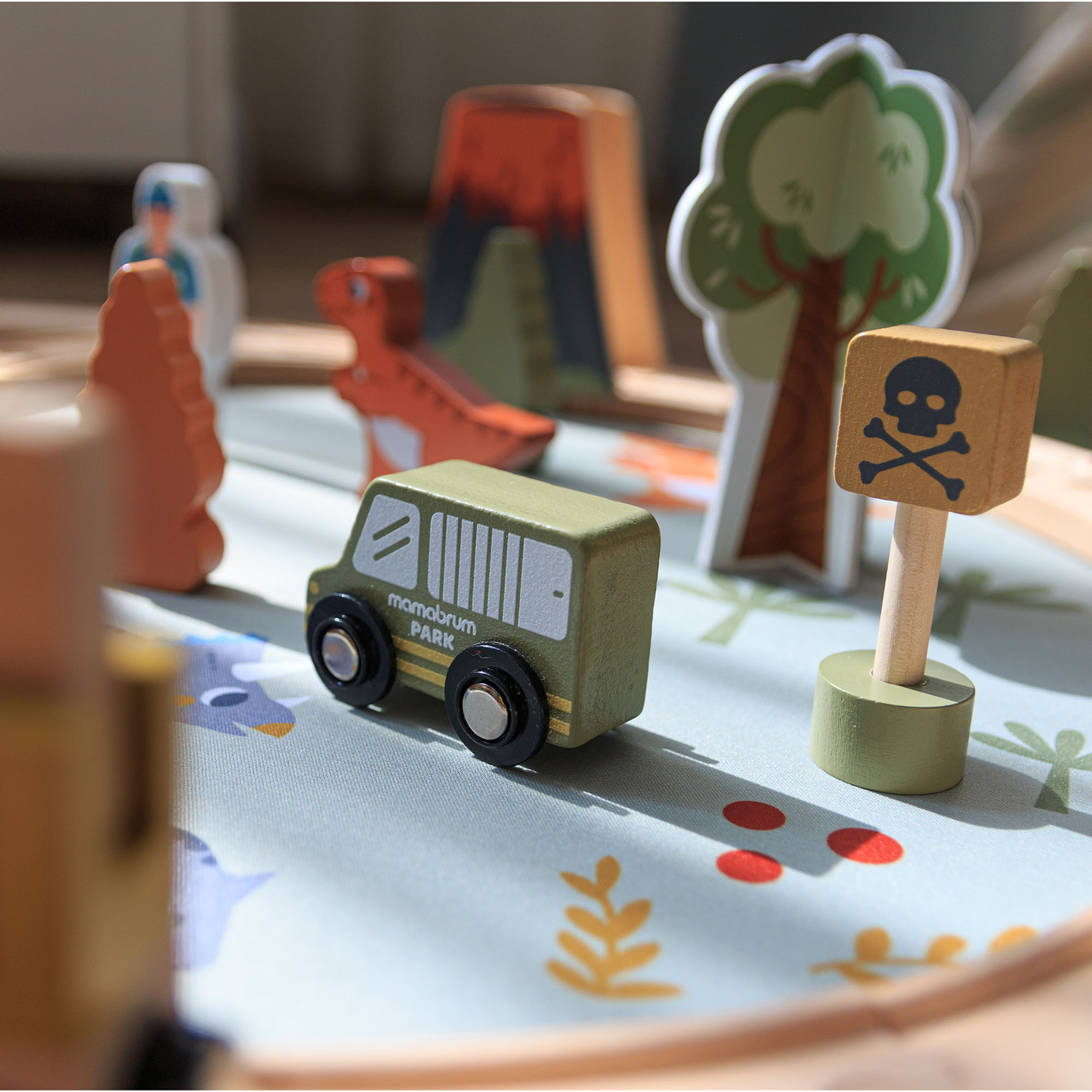 Dino Park trætog med skridsikker måtte - dinosaurer, tog, skinner, vulkan, klokke