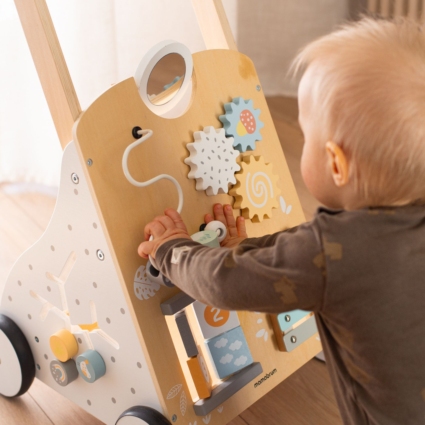 Pædagogisk gåvogn i træ 8i1 / babyskubber - manipulativ tavle