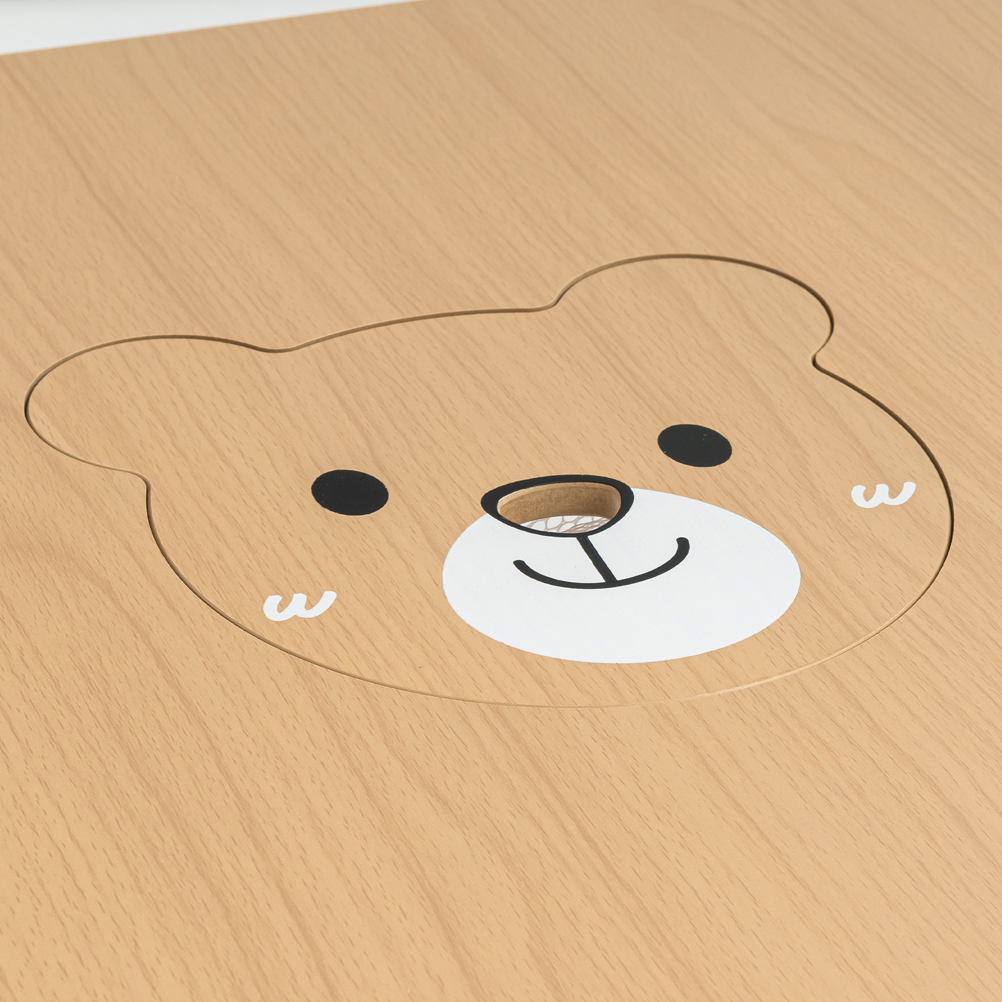 Træbord med opbevaring og 2 stole Børnesæt - Sød bamse