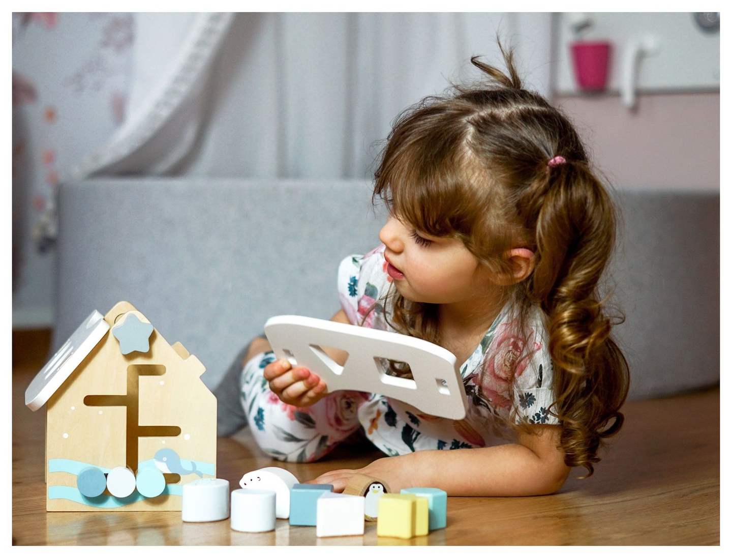 Sorter - pædagogisk træhus med klodser