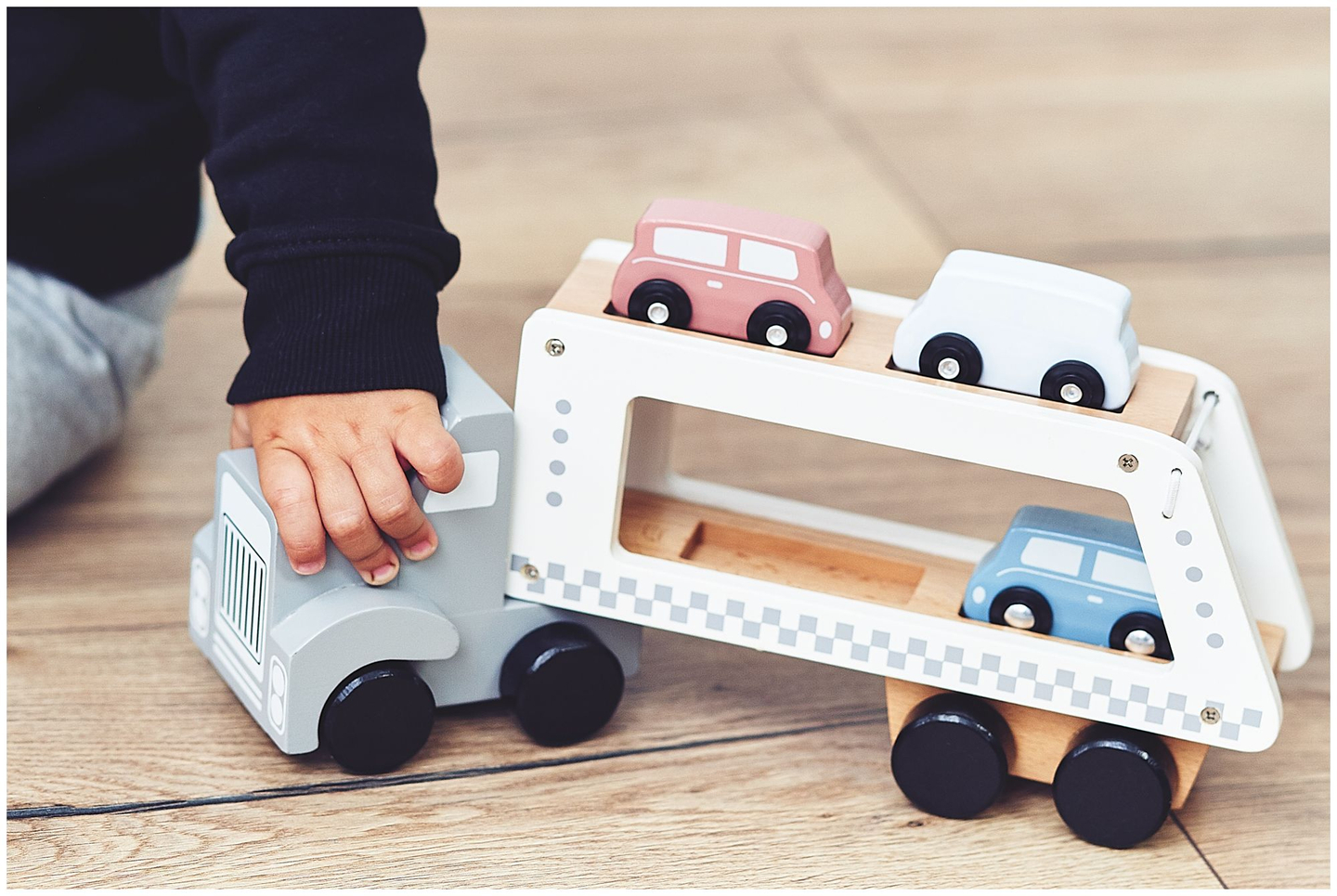 Trælastbil med 4 biler