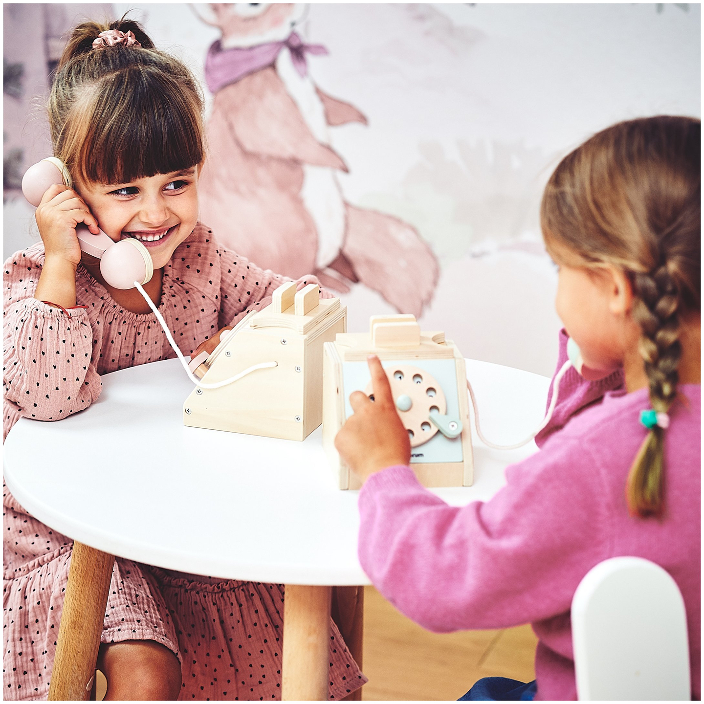 Retro telefon i træ - pastelrosa