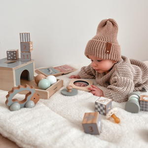 Montessoripædagogisk kasse til babyer - 6 stykker legetøj