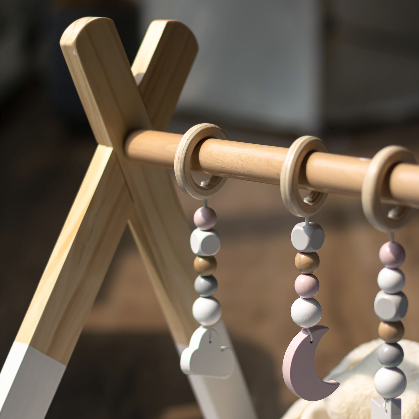 Baby Gym pædagogisk stativ i træ - hvid farve