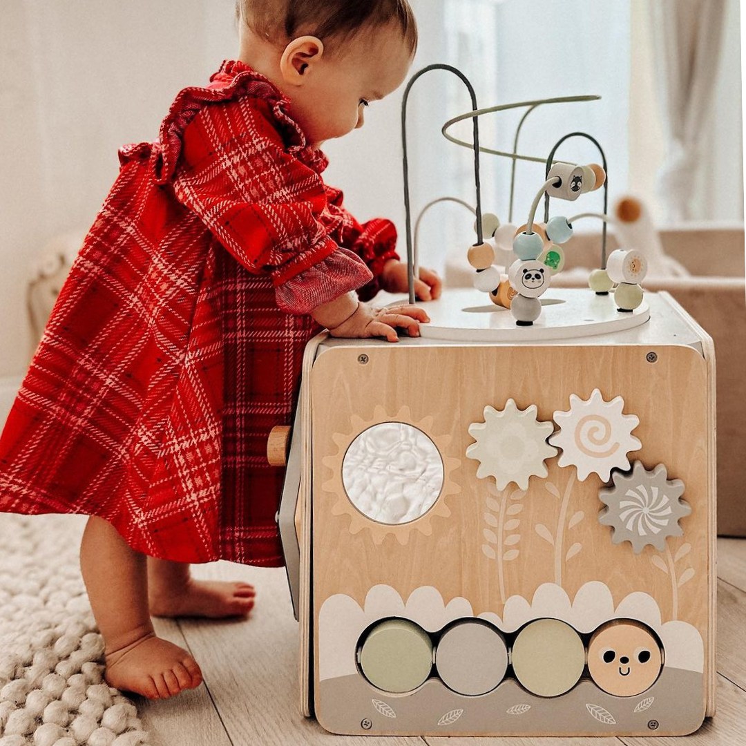 Stor aktivitetsterning i træ med løkke - Montessori