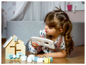 Sorter - pædagogisk træhus med klodser