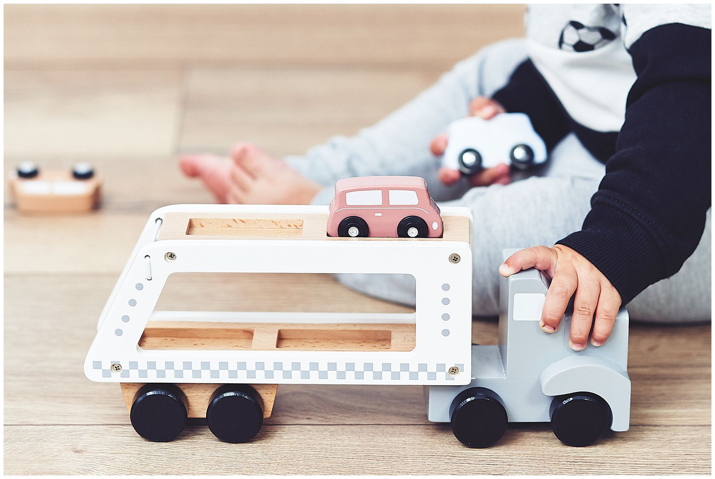 Trælastbil med 4 biler