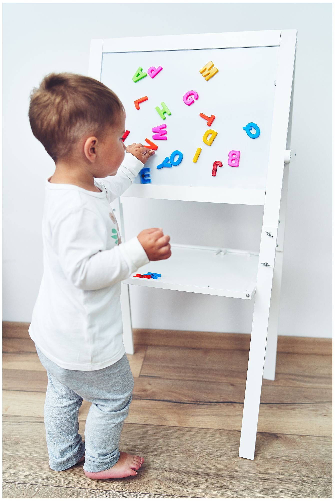 Pædagogisk dobbeltsidet tavle: magnetisk og kridttavle - tørt tørres af, træ, til børn, sammenklappelig