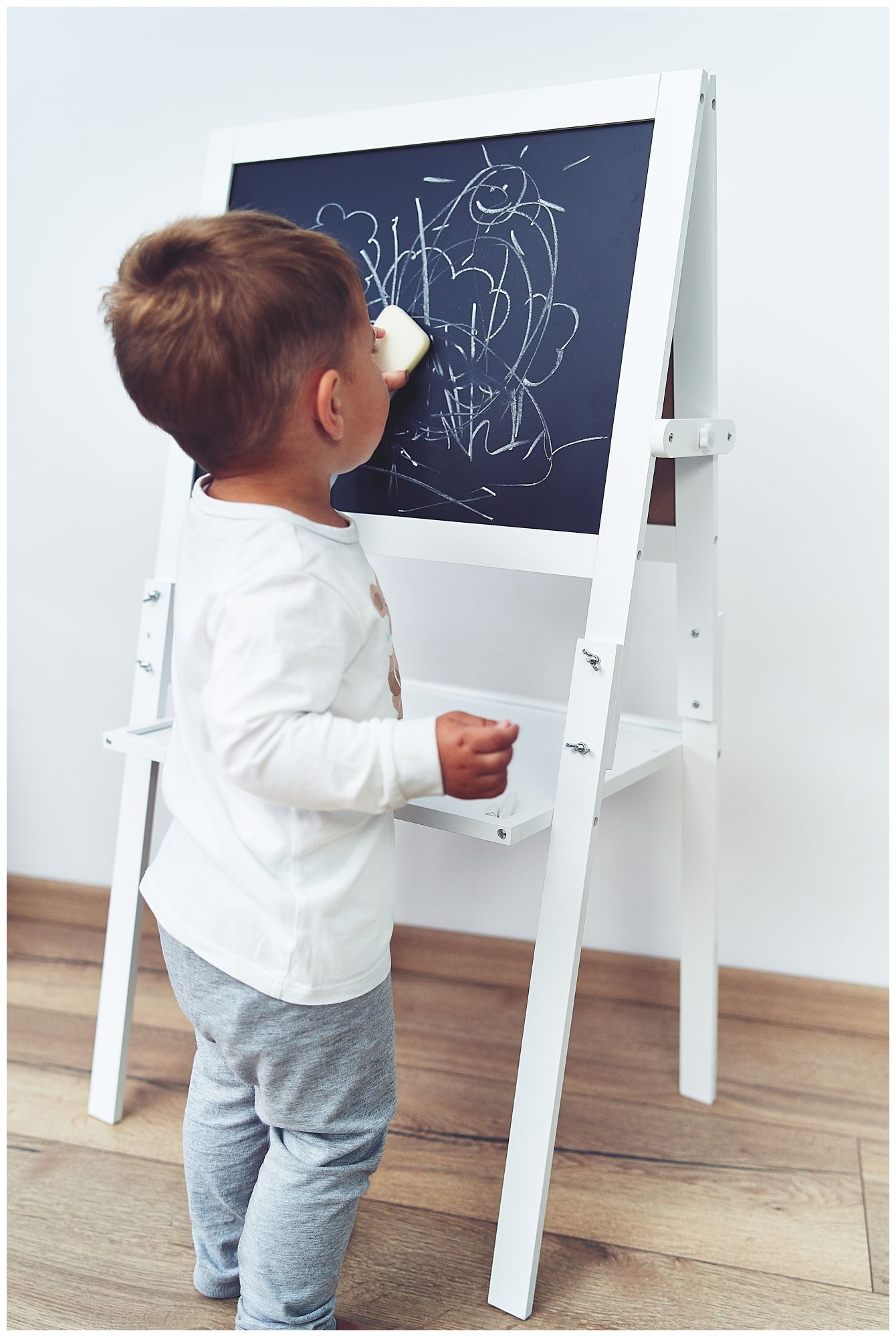 Pædagogisk dobbeltsidet tavle: magnetisk og kridttavle - tørt tørres af, træ, til børn, sammenklappelig