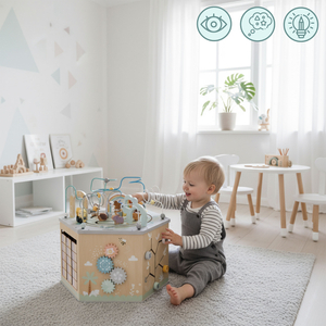 Stor træpædagogisk terning - et Montessori-legetøj med et magnetisk tog og motorløkker