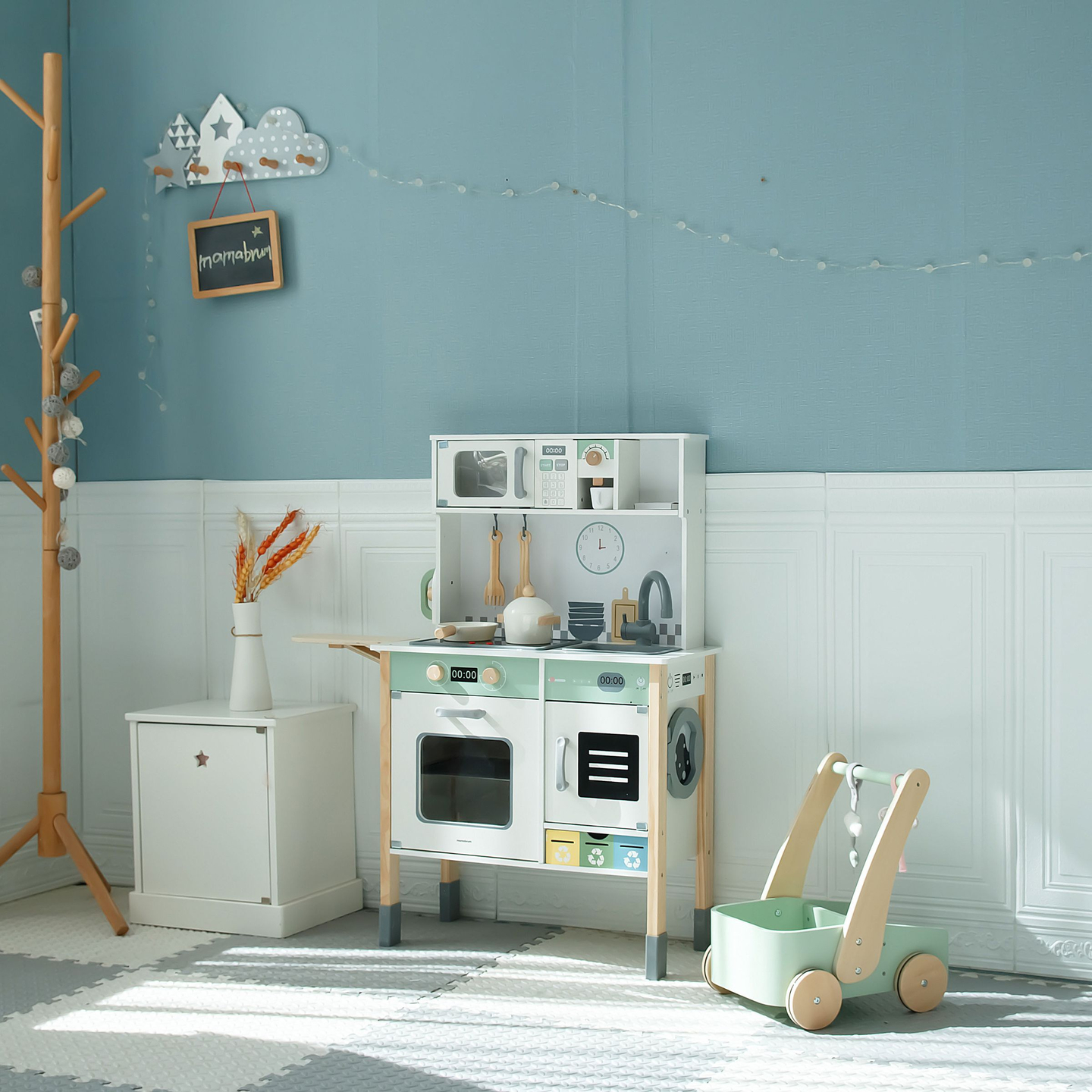 Interaktivt køkken med vaskemaskine, opvaskemaskine og kridttavle