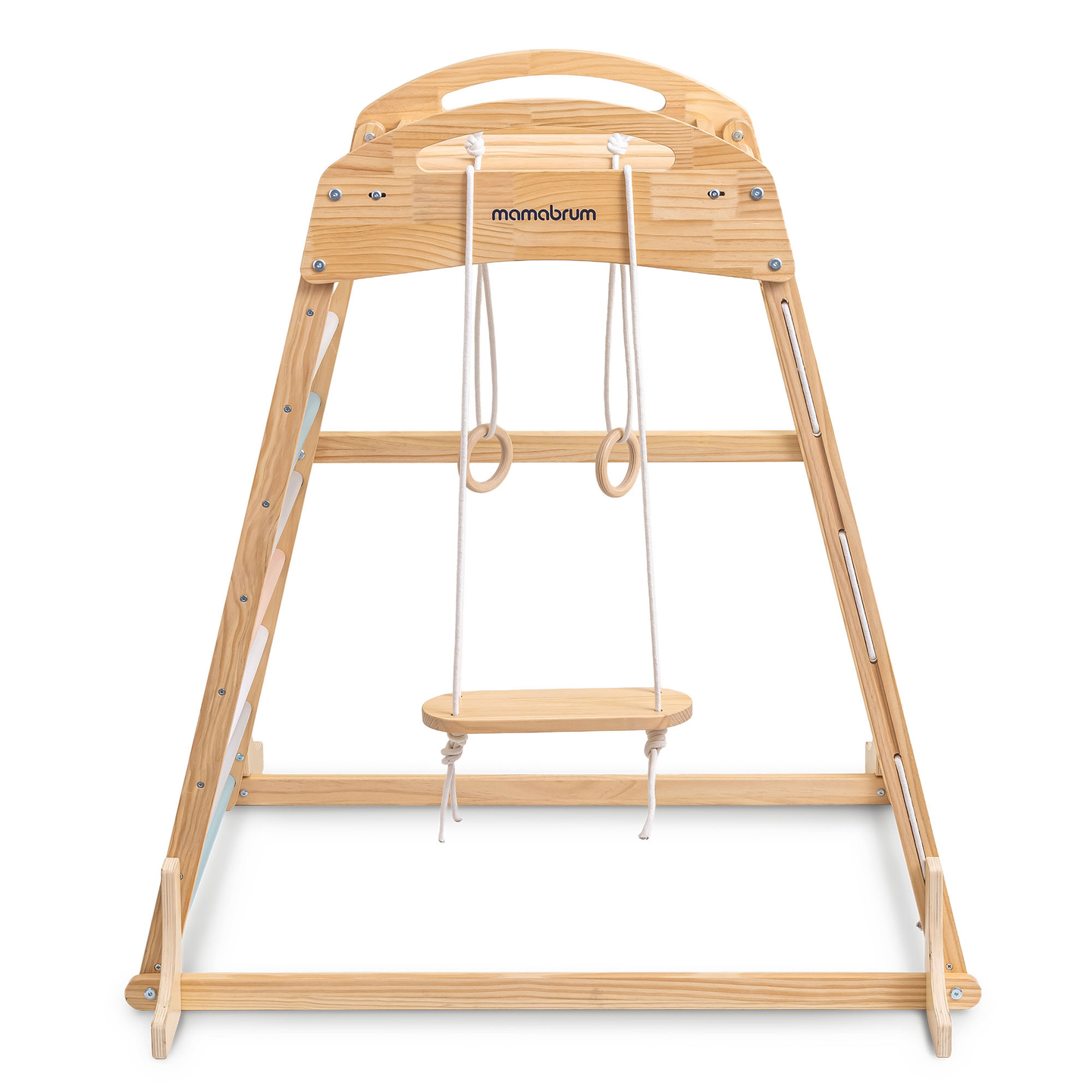 Indendørs legeplads i træ med gynge, gymnastikringe og klatrenet