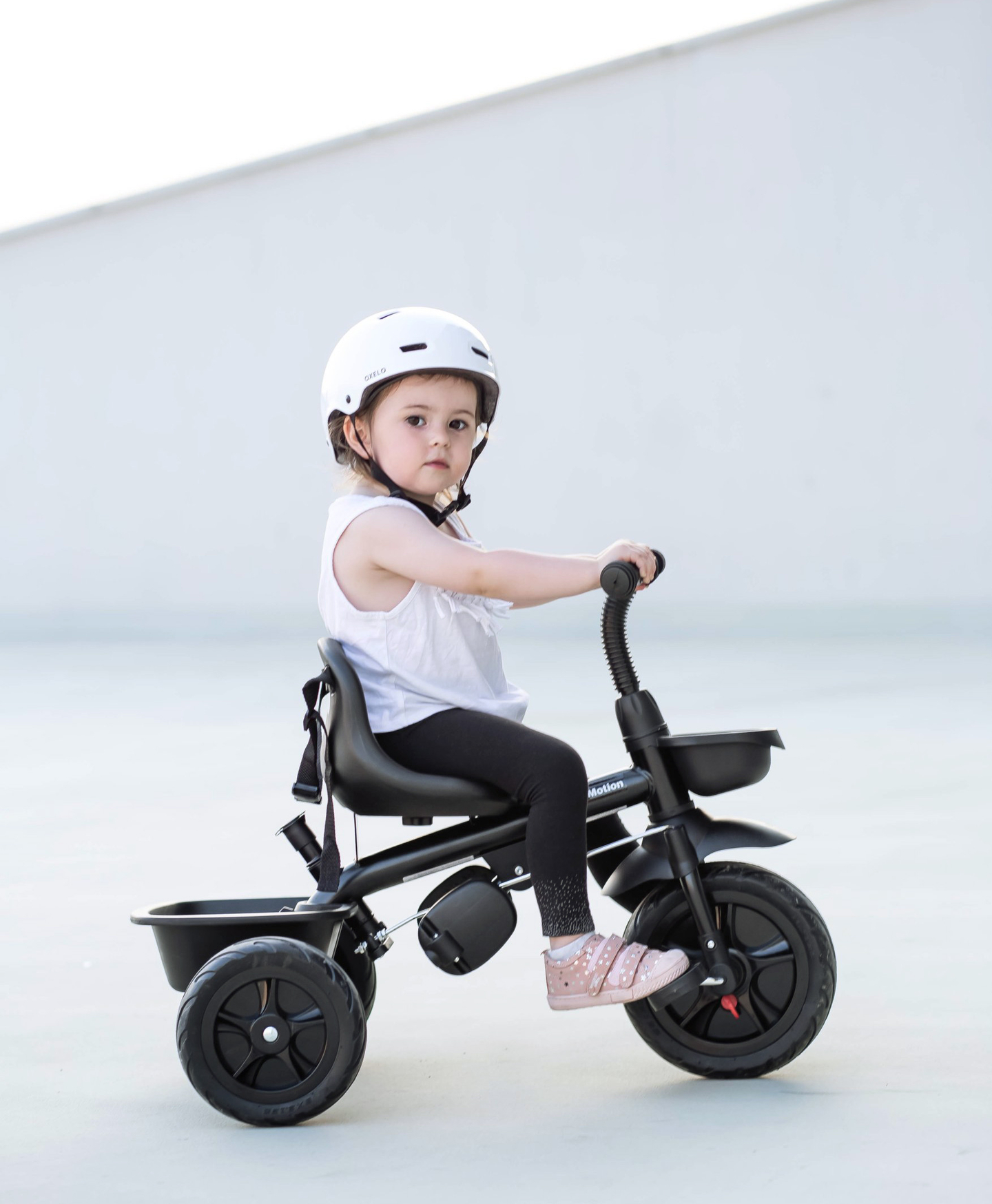 HyperMotion TOBI VECTOR trehjulet cykel - evigt oppustelige hjul + skubbebøjle. Farve: sort.