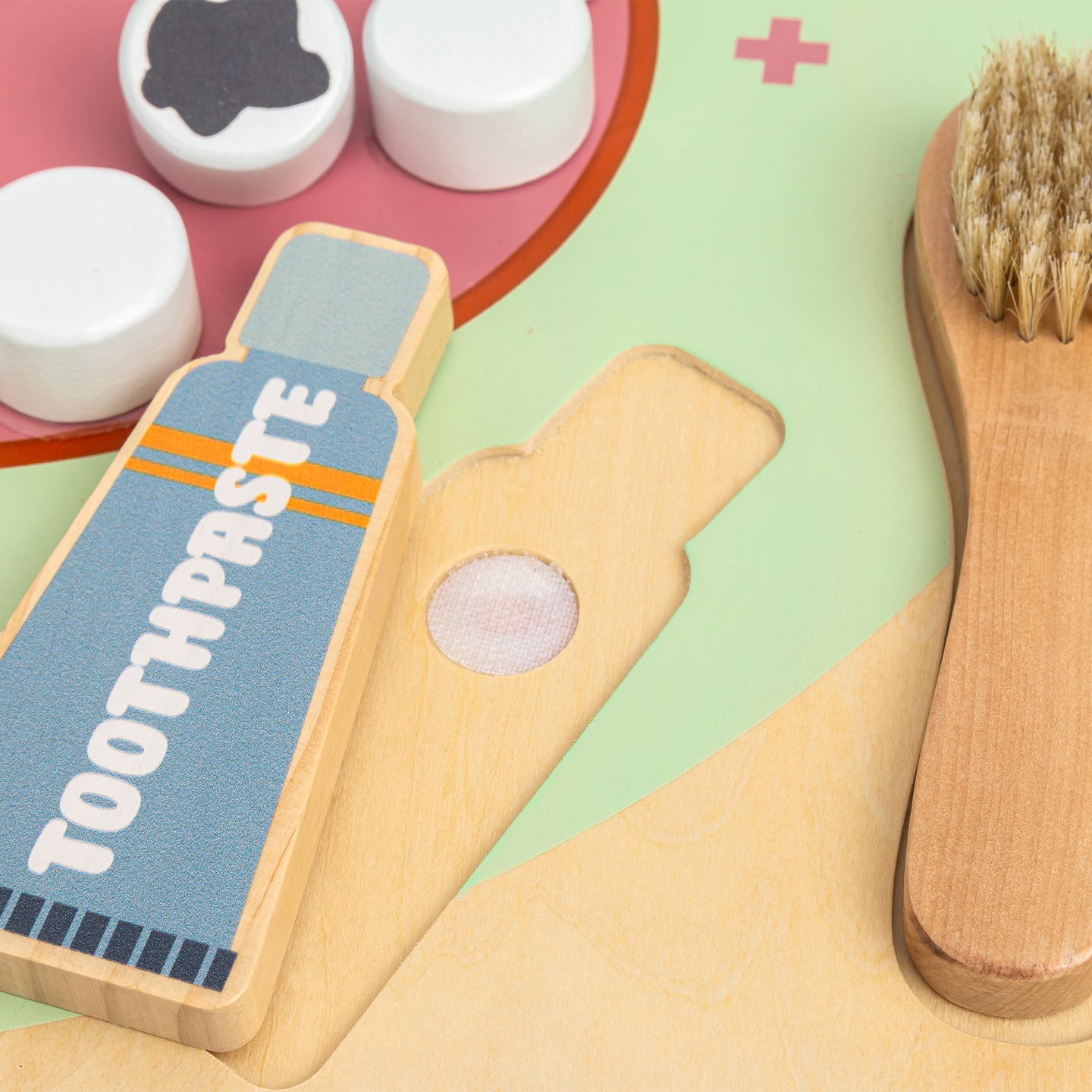 Træ Montessori pædagogisk tavle Lille tandlæge - tandbørste, tandpasta, aftagelige tænder, spejl, mad, læringssmag