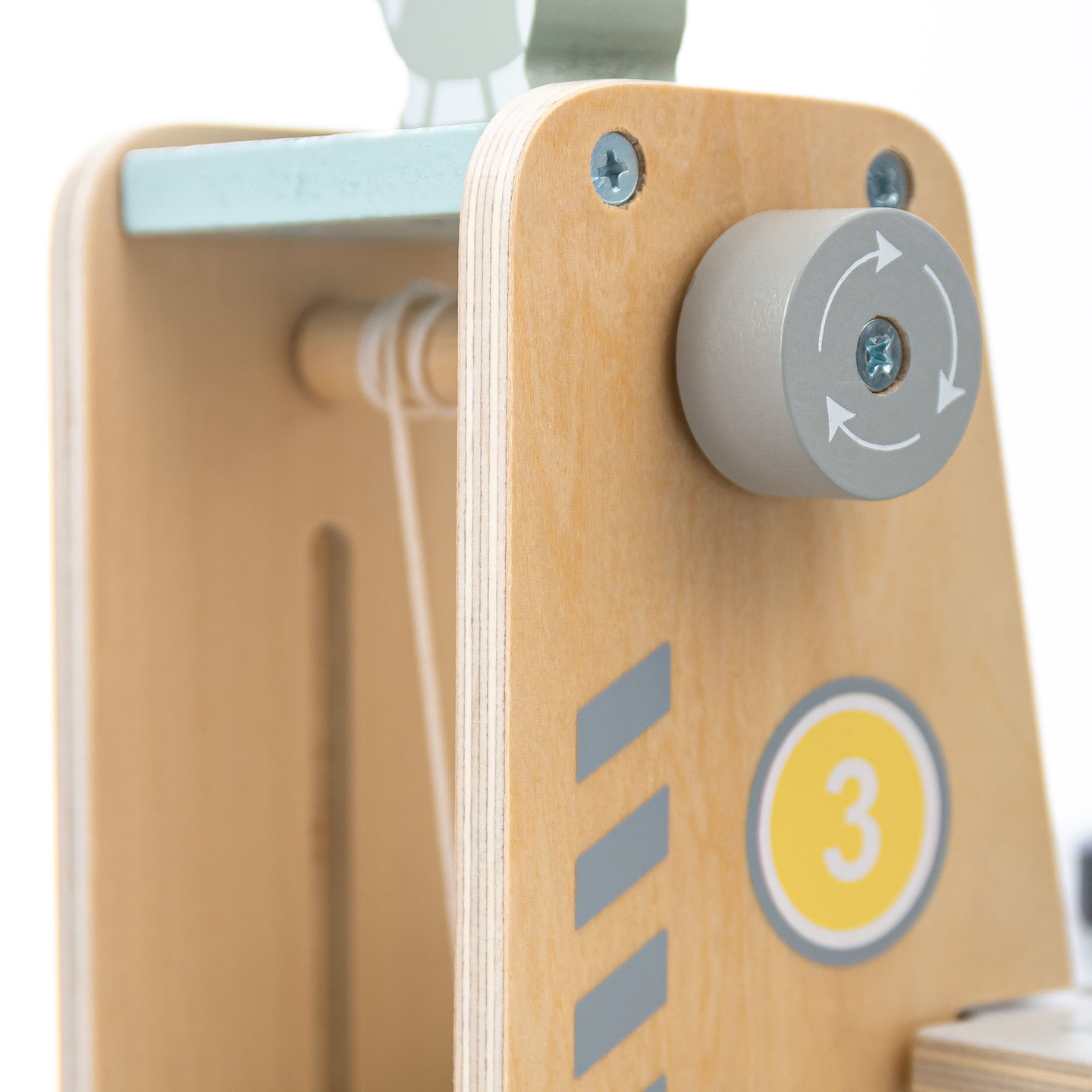 Trægarage i tre etager til børn med tilbehør – parkeringsplads, tankstation, bilvask, helikopter