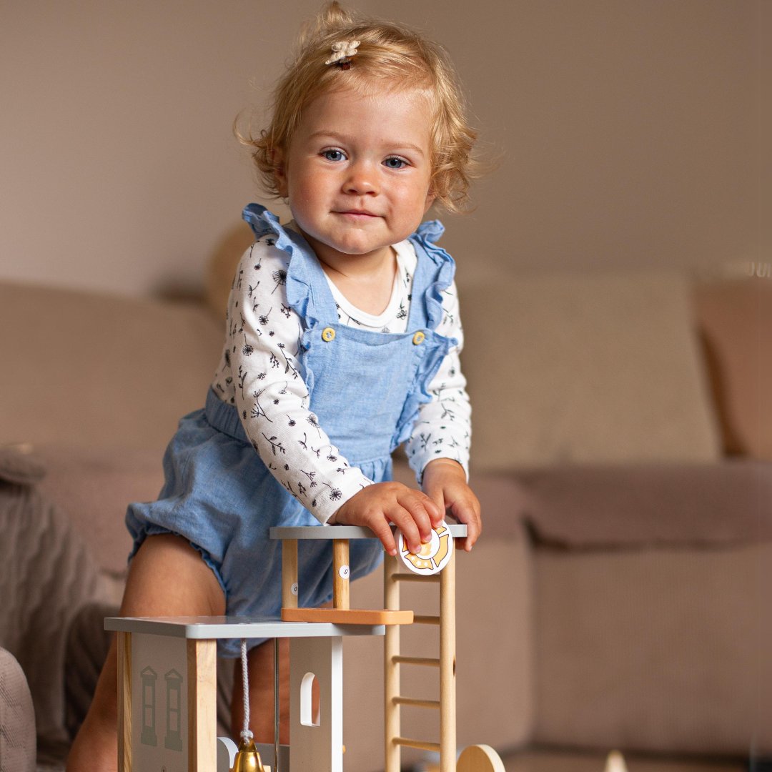 Brandstation i træ med tilbehør, brandvæsen