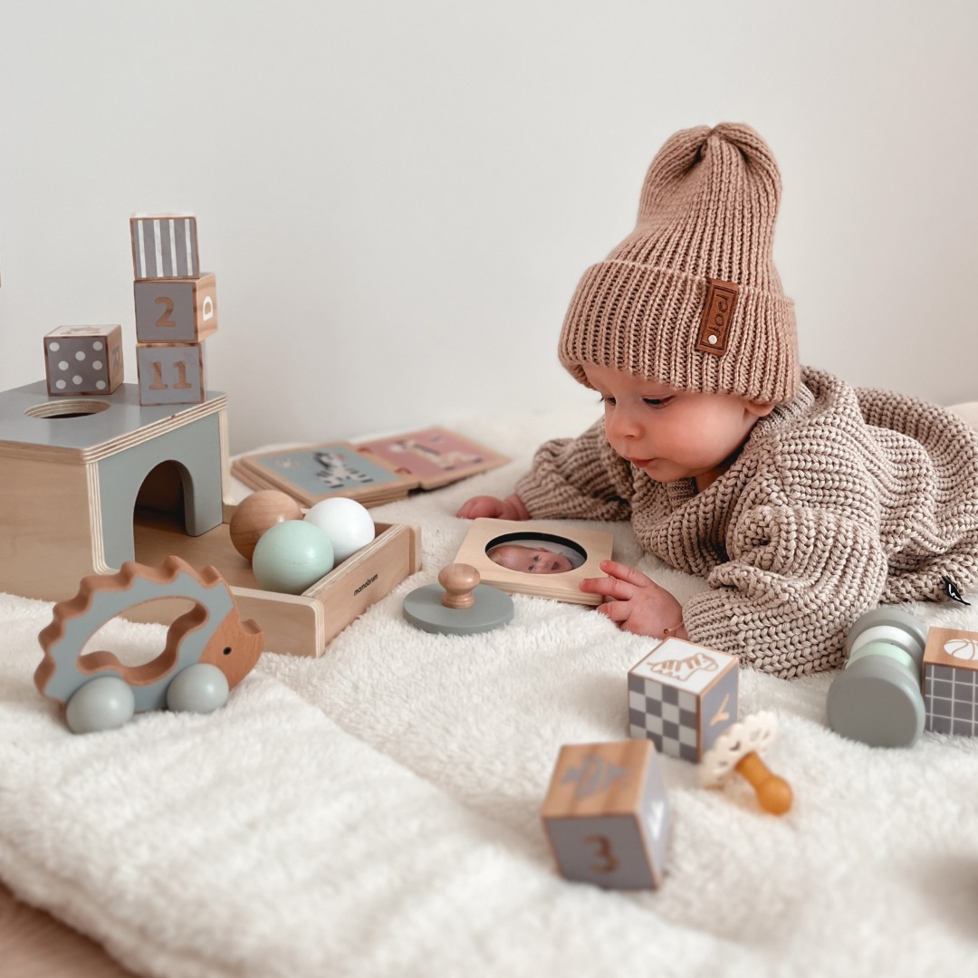 Montessoripædagogisk kasse til babyer - 6 stykker legetøj