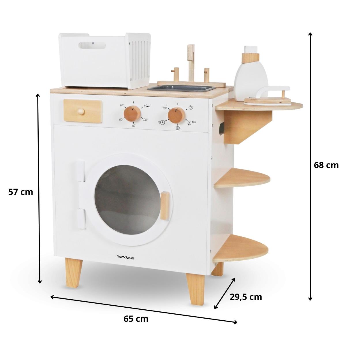 Vaskemaskine i træ med strygejern, kurv og vaskevæske