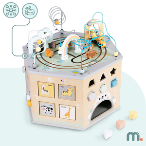 Stor træpædagogisk terning - et Montessori-legetøj med et magnetisk tog og motorløkker