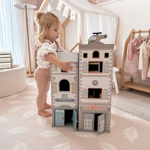 Stor sammenklappelig brandstation med politistation - sæt i træ. Brandstation og politistation med tilbehør.