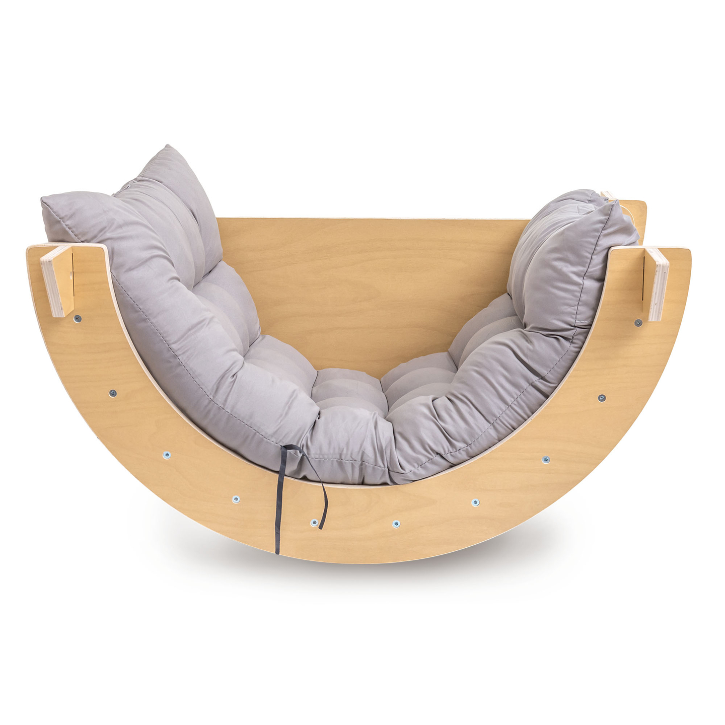 Indendørs trælegeplads til børn - klatrevæg, rutsjebane, klatrebue/vippe og Piklers trekant