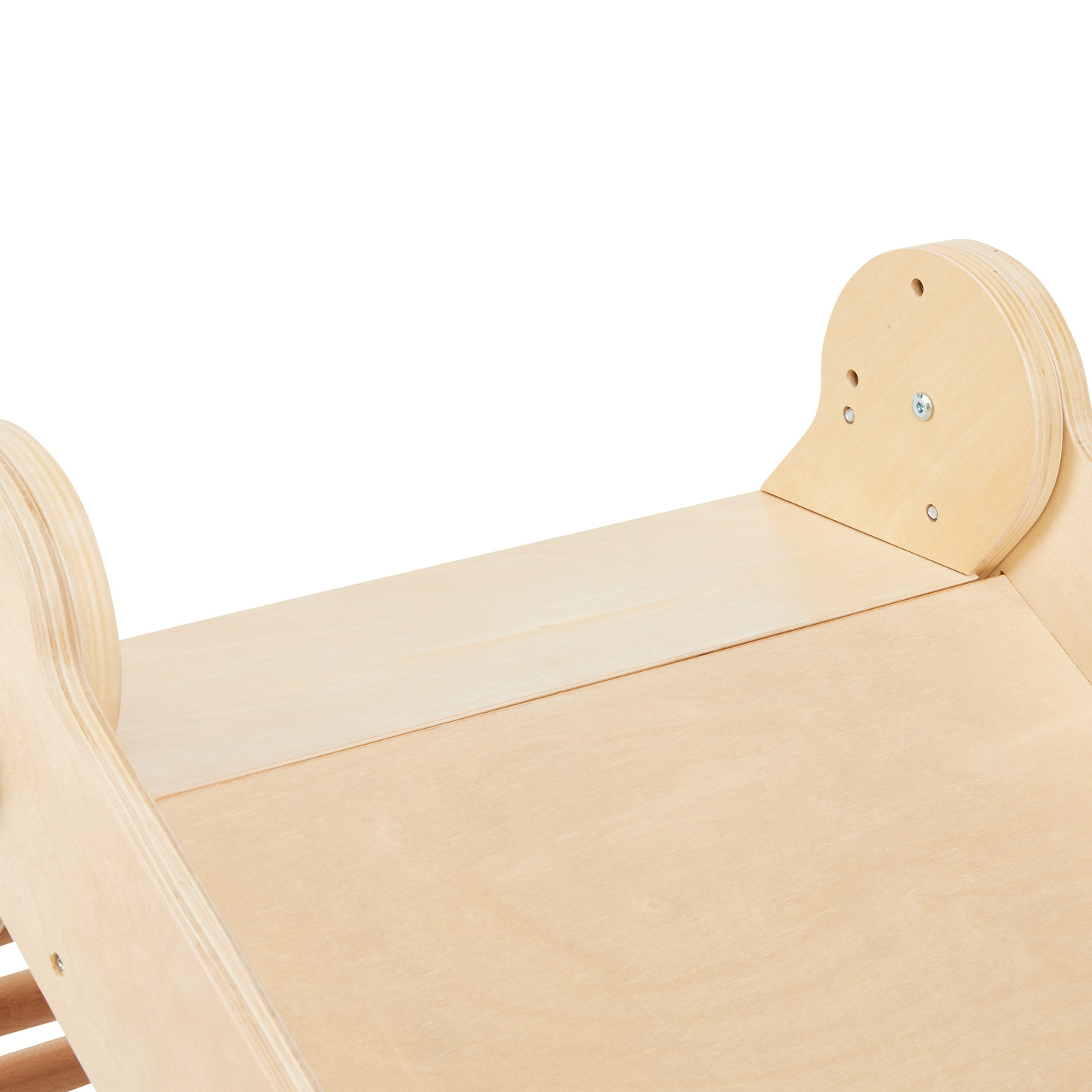 Rutsjebane i træ med stige til børn