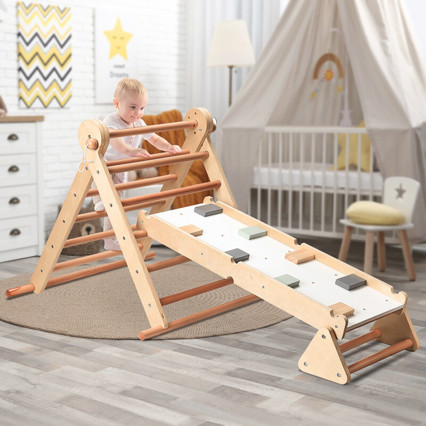 Hjemmelavet legeplads i træ - stige + klatrevæg + balancebom - Piklers trekant