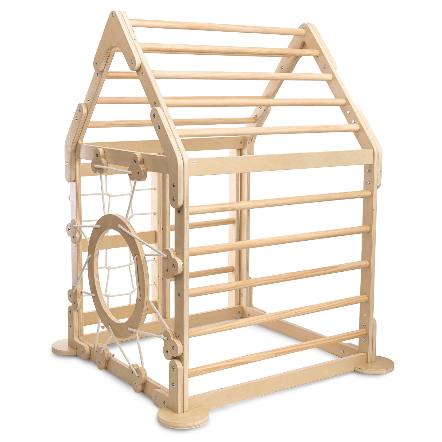 Indendørs trælegeplads til børn - et hus med stiger og rutsjebane