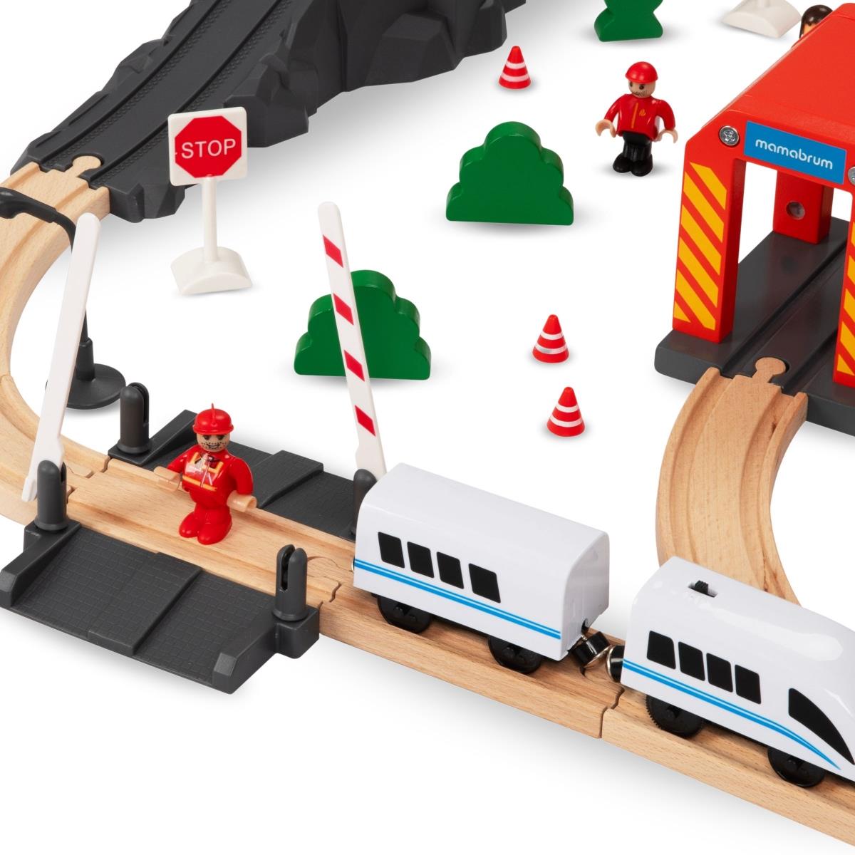 Træbane, batteridrevet tog - Brandvæsen, spor, biler, broer, barriere
