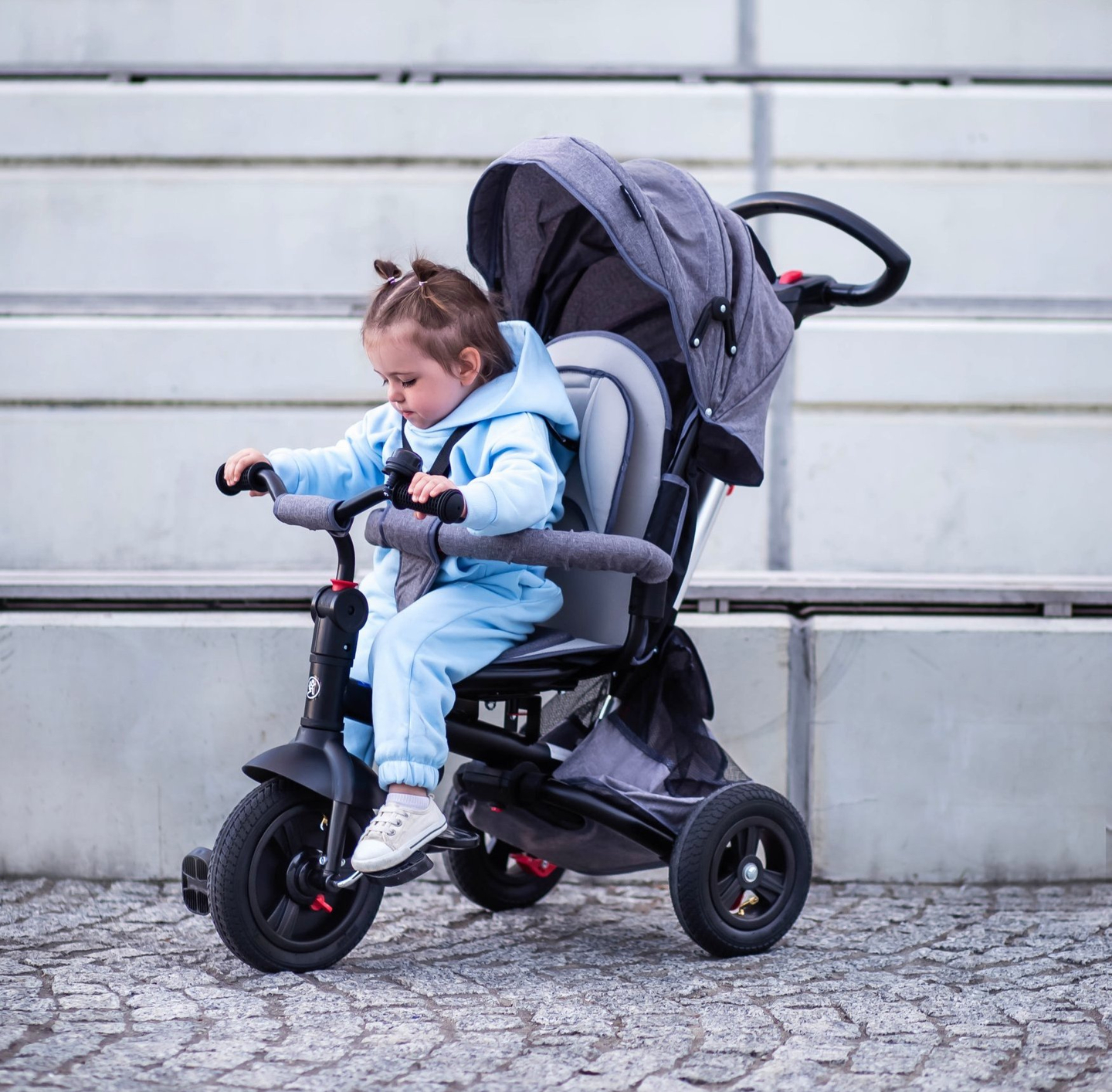 Tobi Velar trehjulet cykel + regnfolie - grå