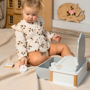 Børnefrisørbord i træ med tilbehør