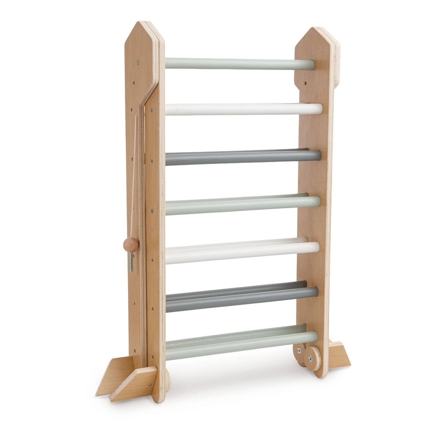 Indendørs trælegeplads til børn - klatrevæg, rutsjebane, klatrebue/vippe og Piklers trekant