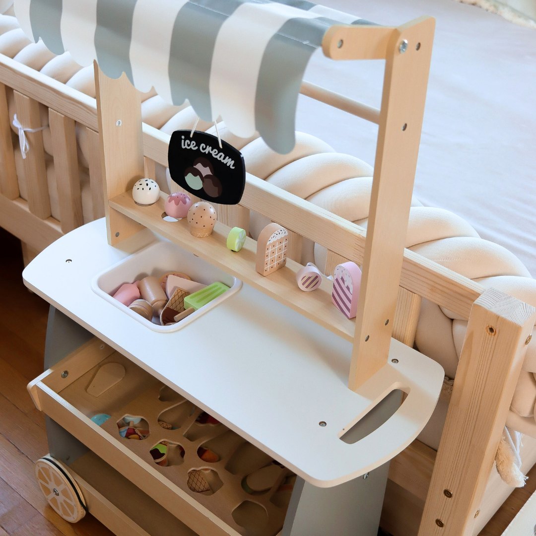 Isbar i træ på hjul - isvogn