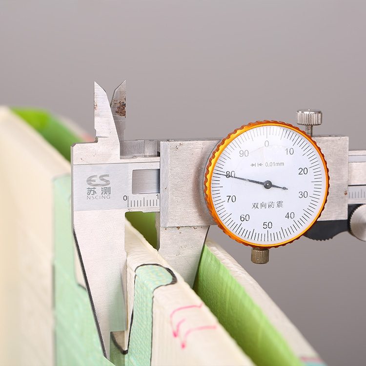 Dobbeltsidet skummåtte XXL - sammenfoldelig 1 CM (skov med bamse og heste)