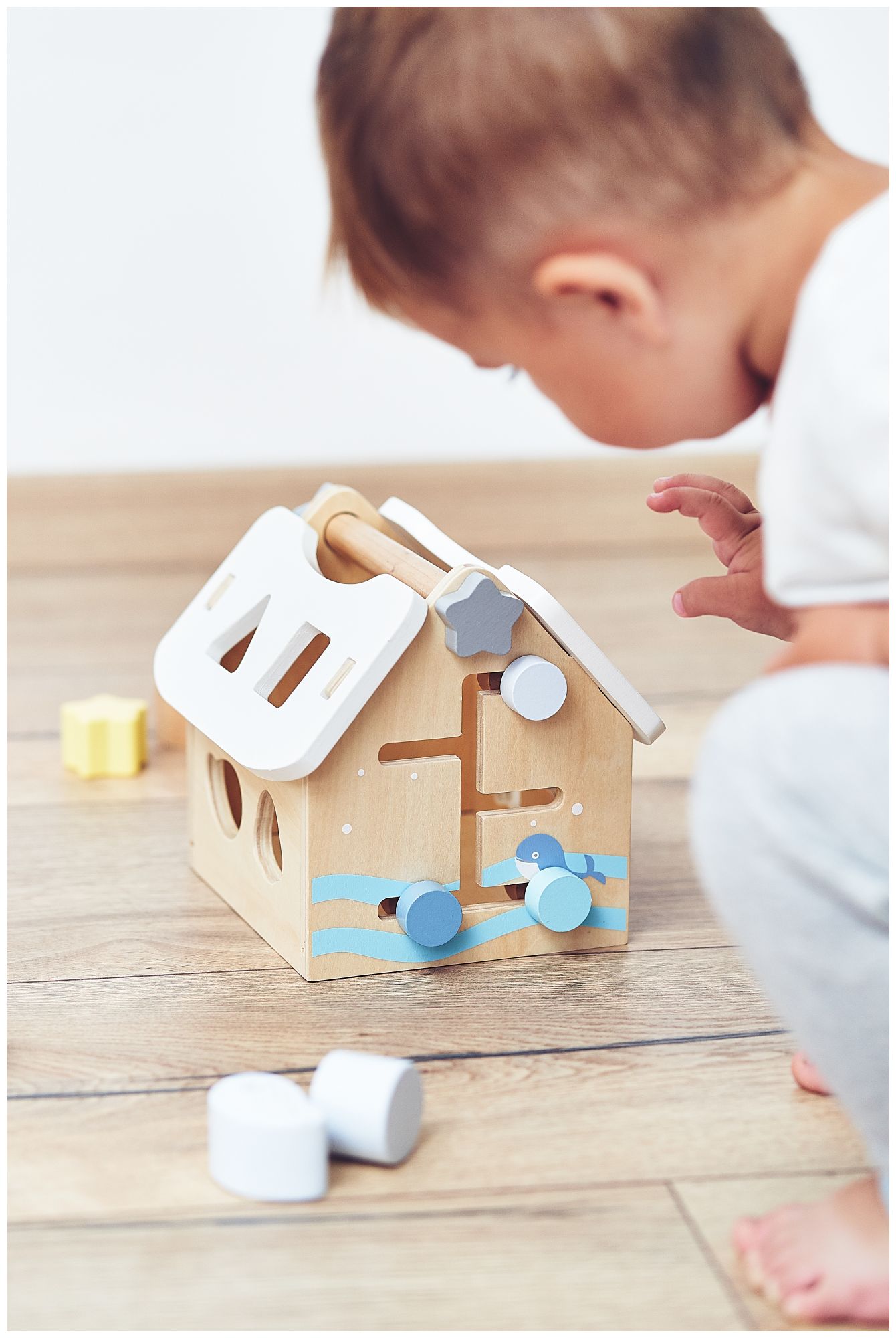 Sorter - pædagogisk træhus med klodser