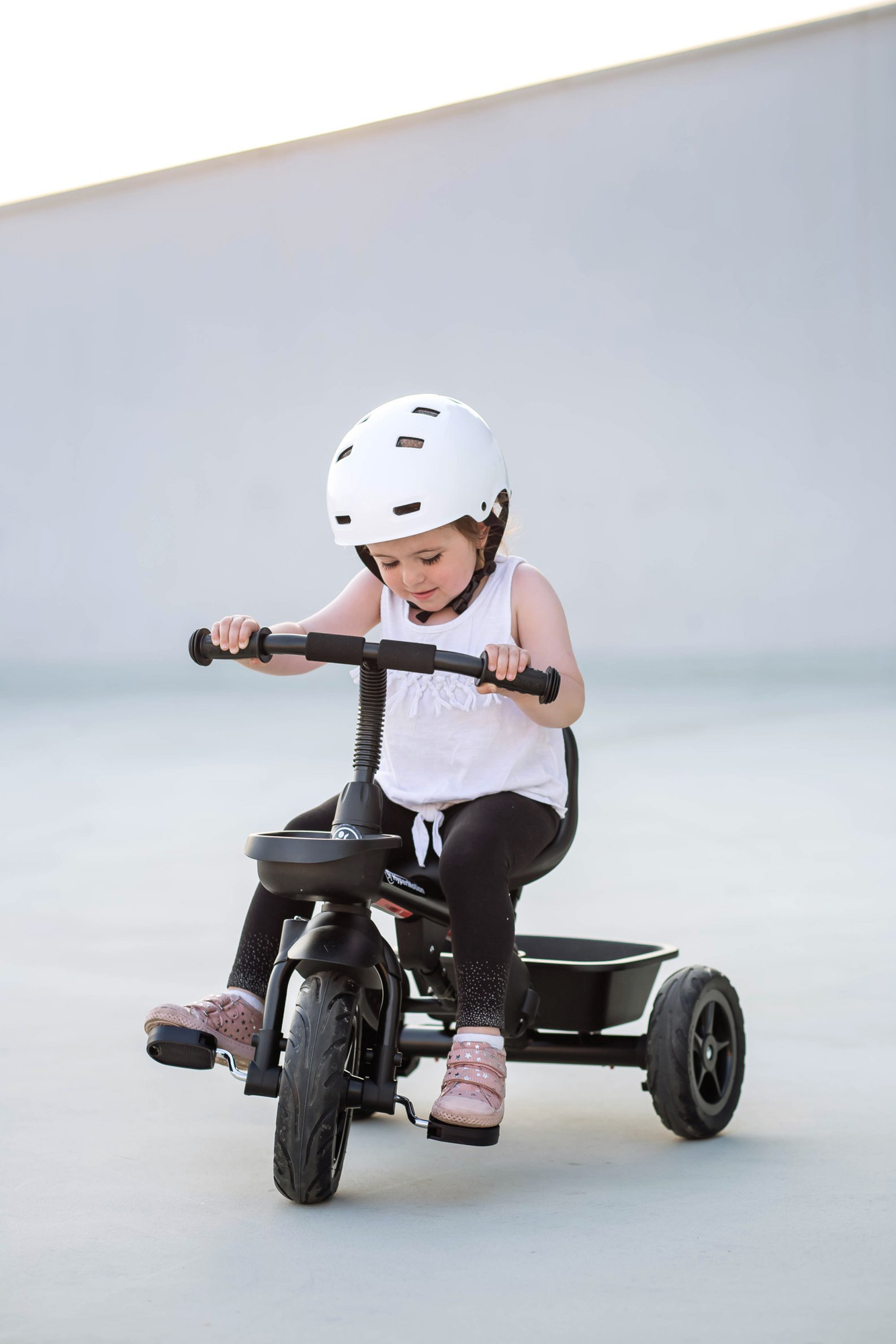 HyperMotion TOBI VECTOR trehjulet cykel - evigt oppustelige hjul + skubbebøjle. Farve: sort.