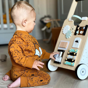 Træ, pædagogisk babywalker / klapvogn - manipulerende bræt
