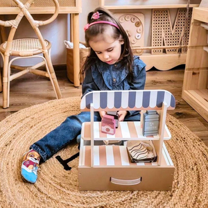 Sammenklappelig træbutik - café, konditori med tilbehør