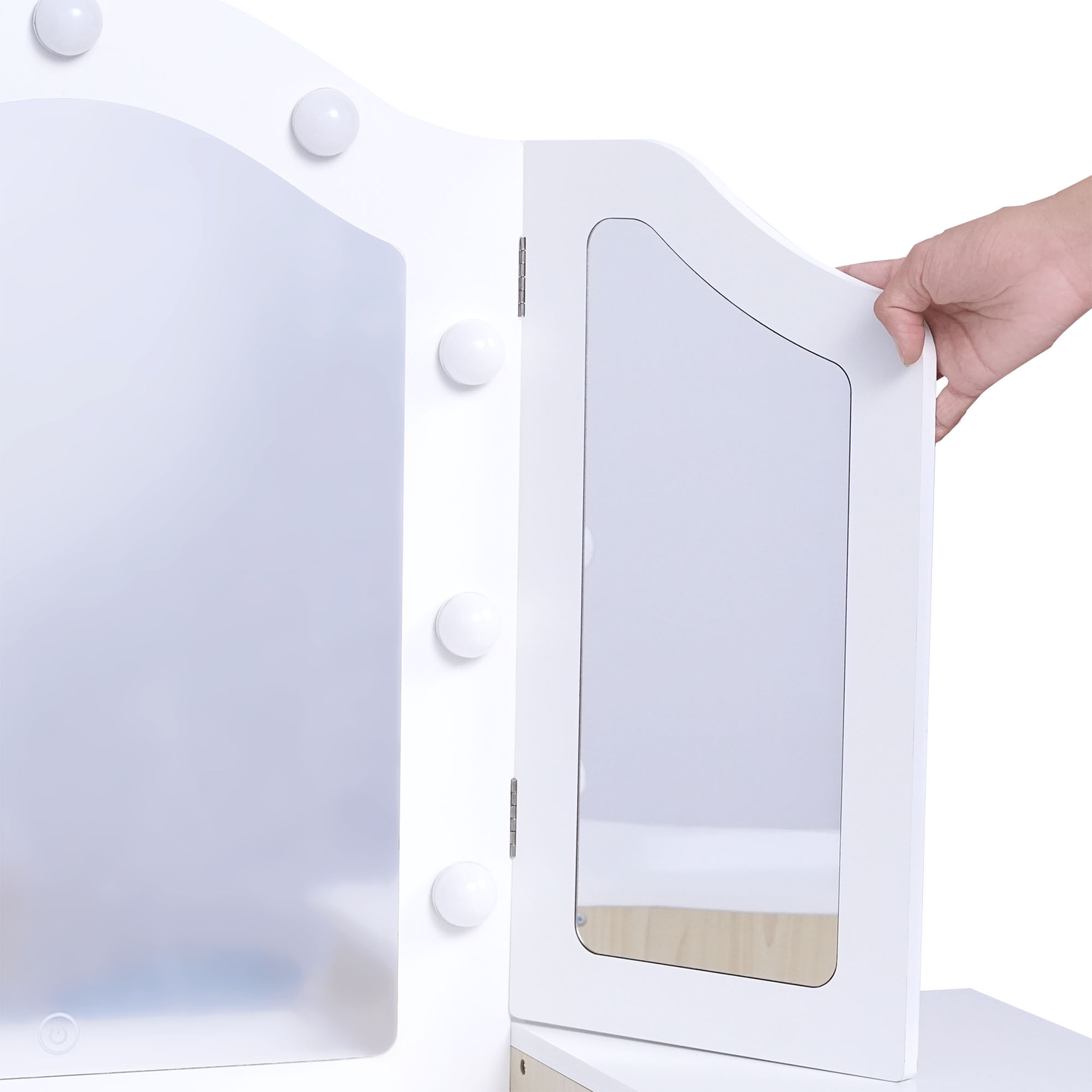 Børnepuslebord i træ med stol, tilbehør og LED-belysning