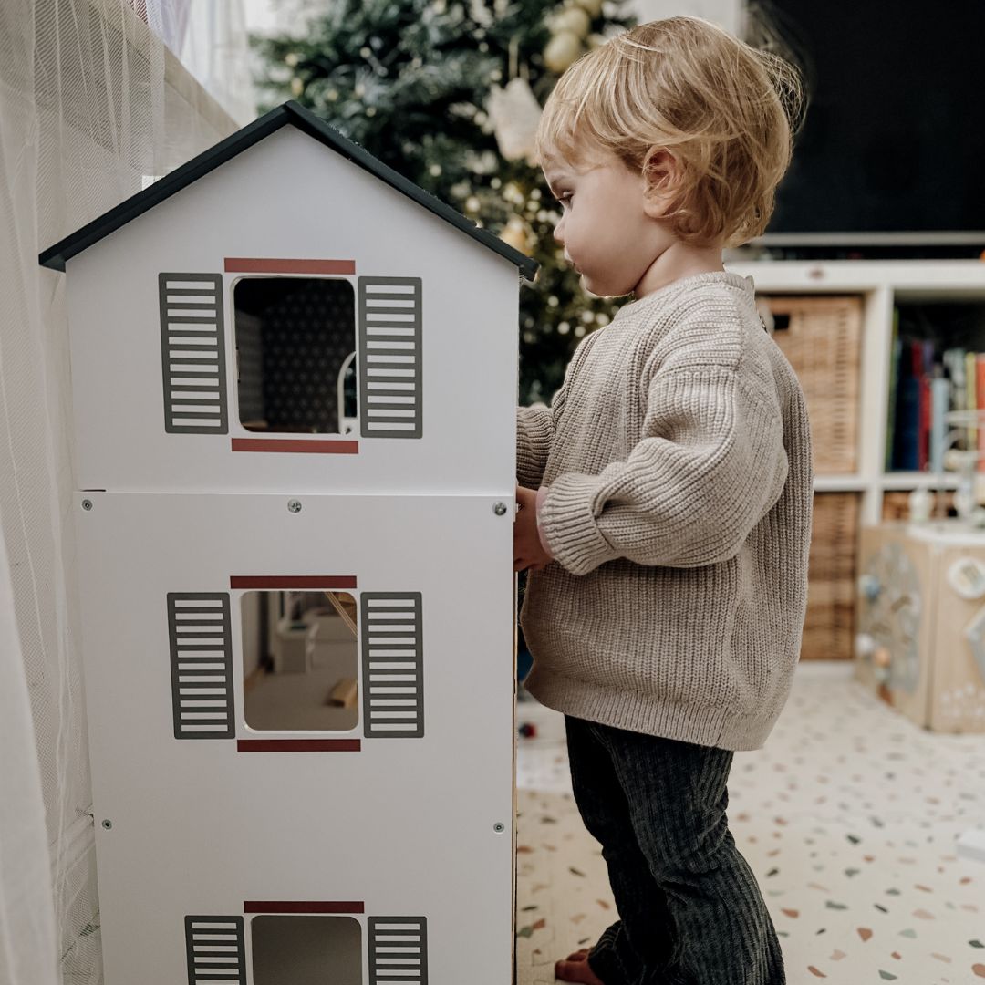 Hvidt dukkehus i træ med tilbehør 18 stk.