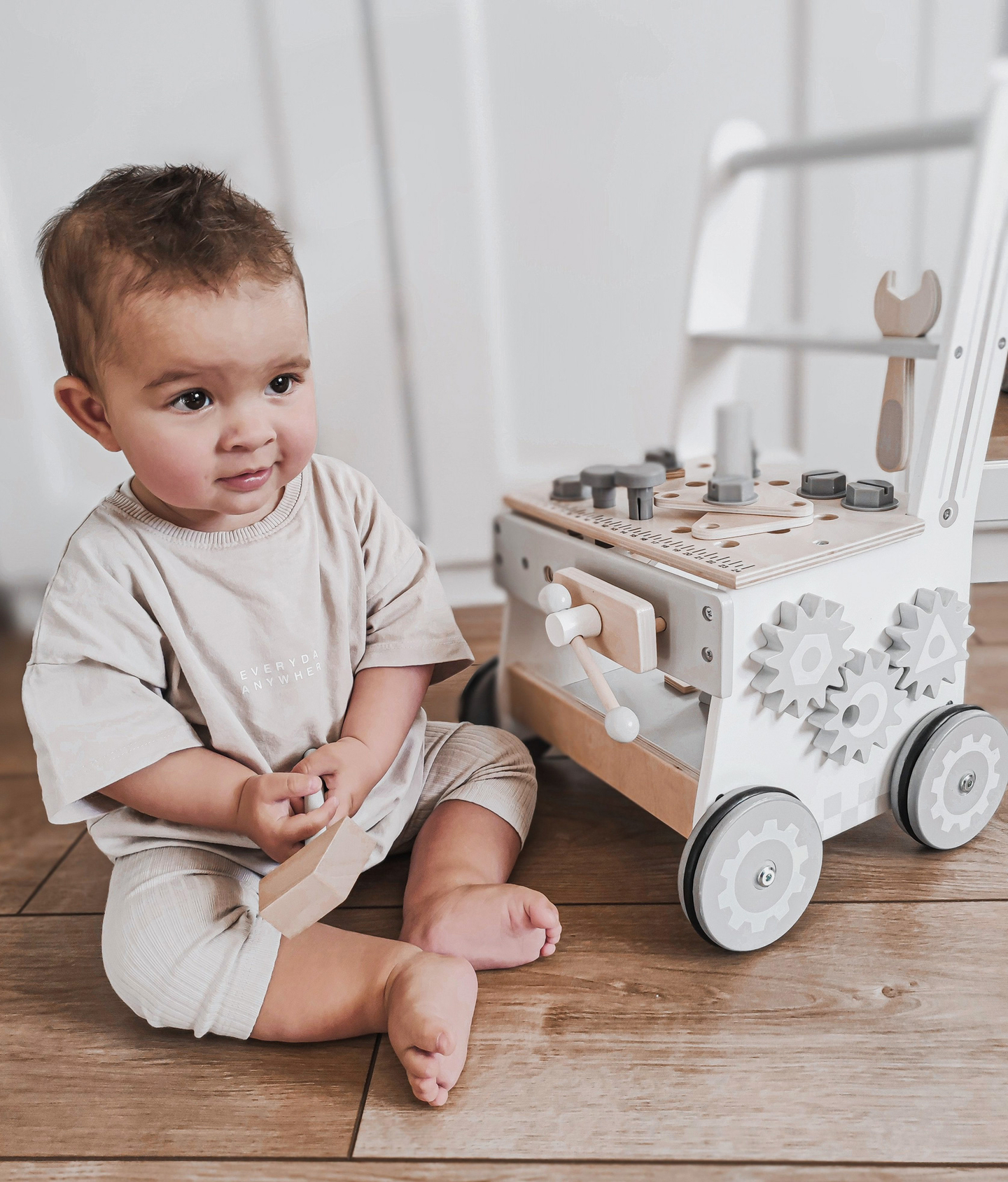 3-i-1 gåvogn, skubber + værksted i træ - 47 elementer