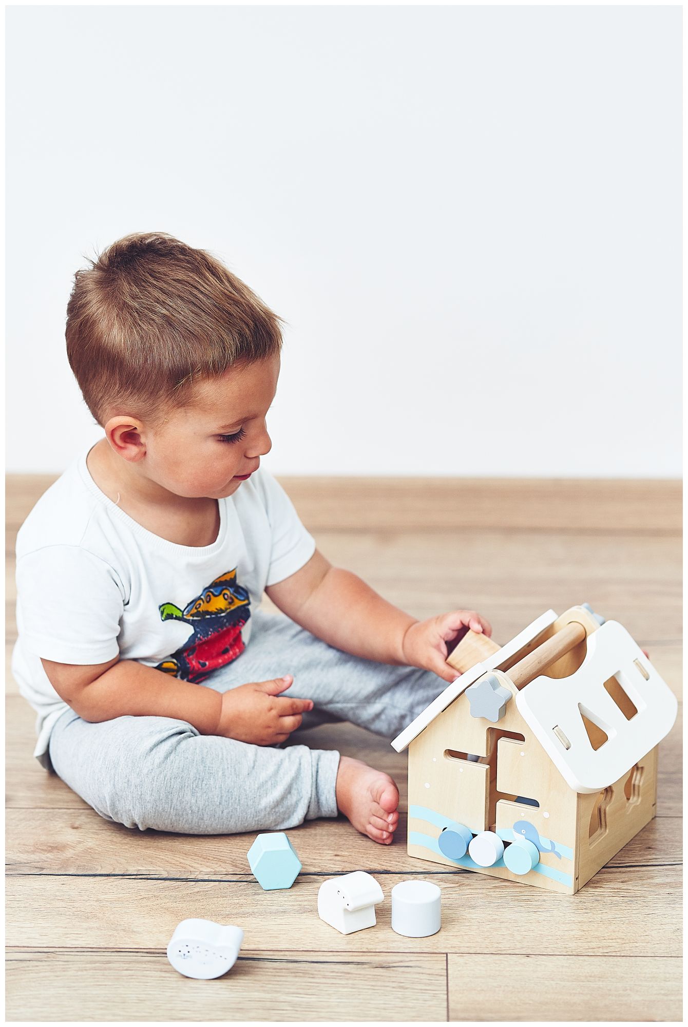 Sorter - pædagogisk træhus med klodser