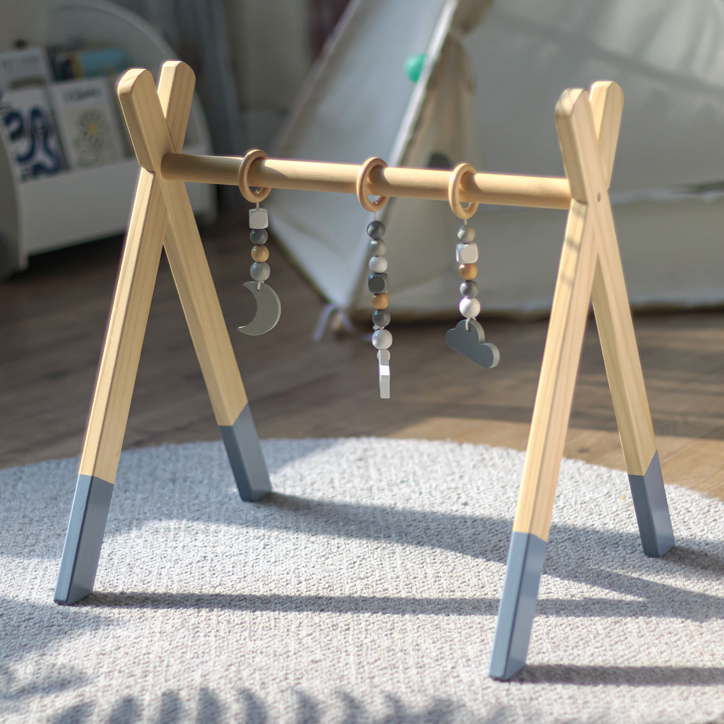 Baby Gym uddannelsesstativ i træ - farve grå